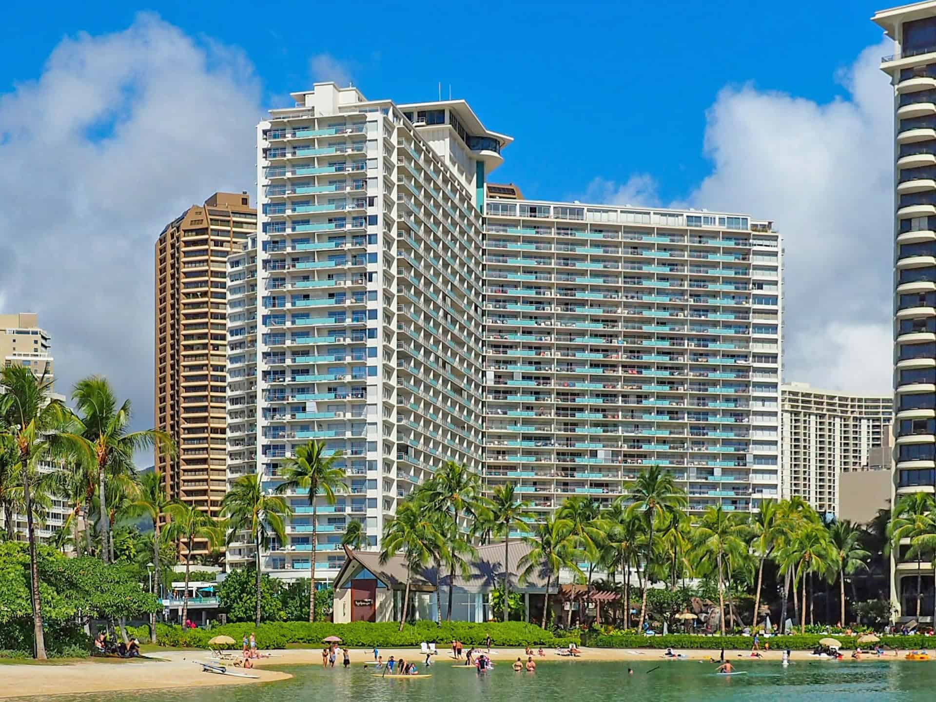 イリカイ・ホテル&ラグジュアリー・スイート(Ilikai Hotel & Luxury Suites)|アラモアナ寄りでコンド滞在に人気
