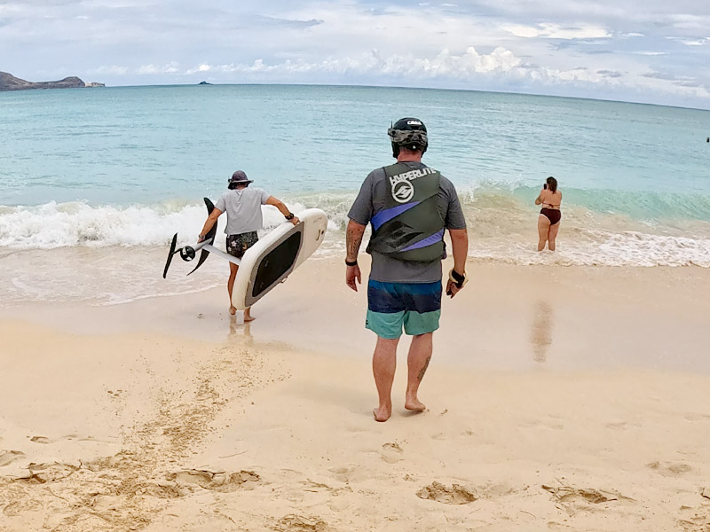 いざ、海に入水