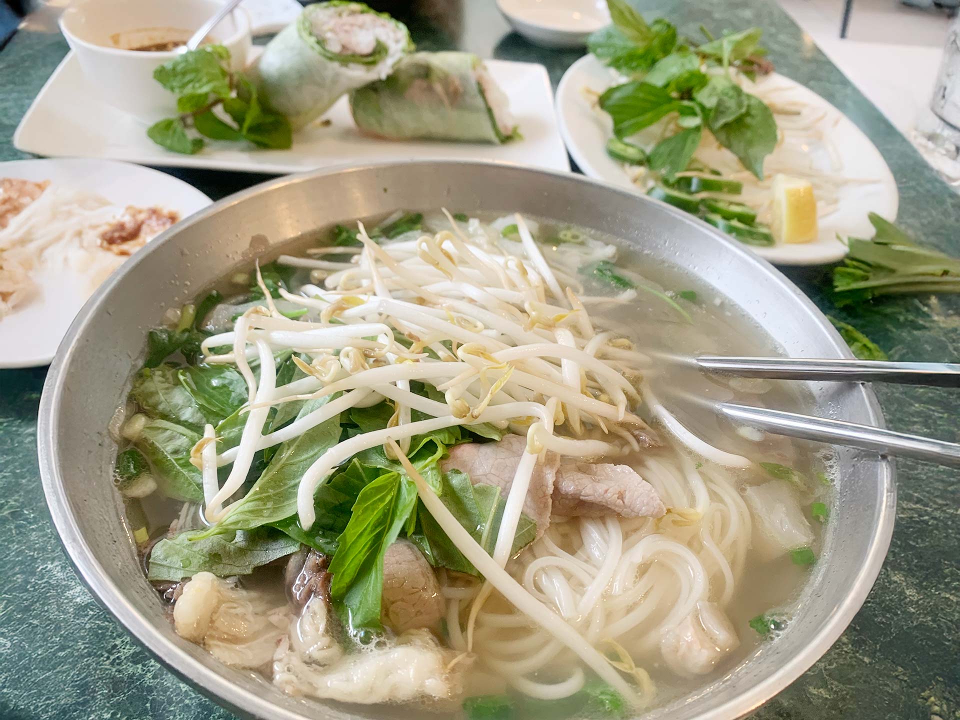 フォー(Pho)& 生春巻き(Summer Roll)・上部