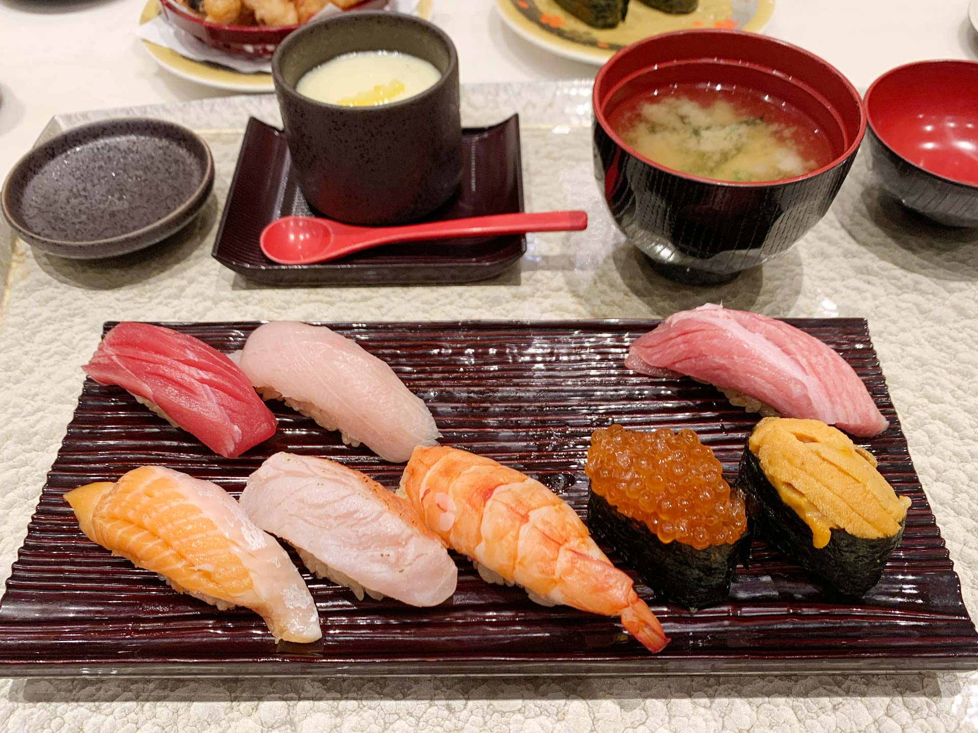 ランチのお寿司(友達とメニューを分けてます)