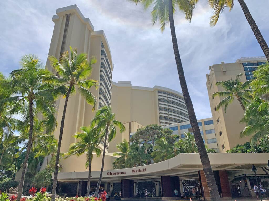 シェラトン ワイキキ(Sheraton Waikiki)|ポップスへ直アクセスできるビーチフロントホテル