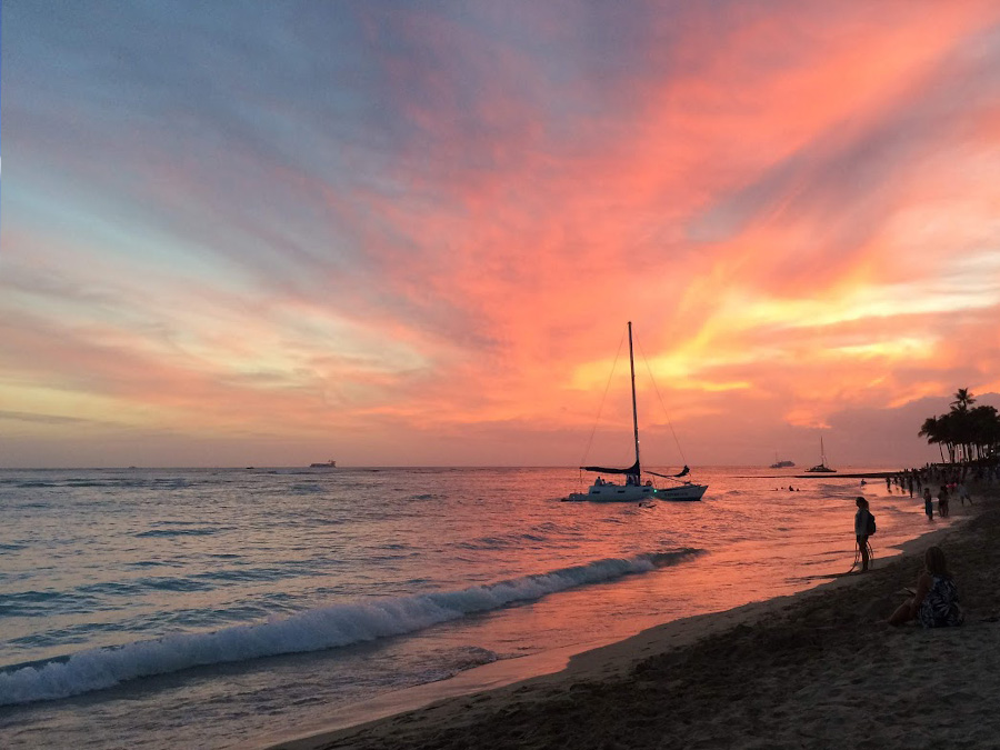 海の中から見るサンセットは夕日が海水にリフレクションして一段とキレイ