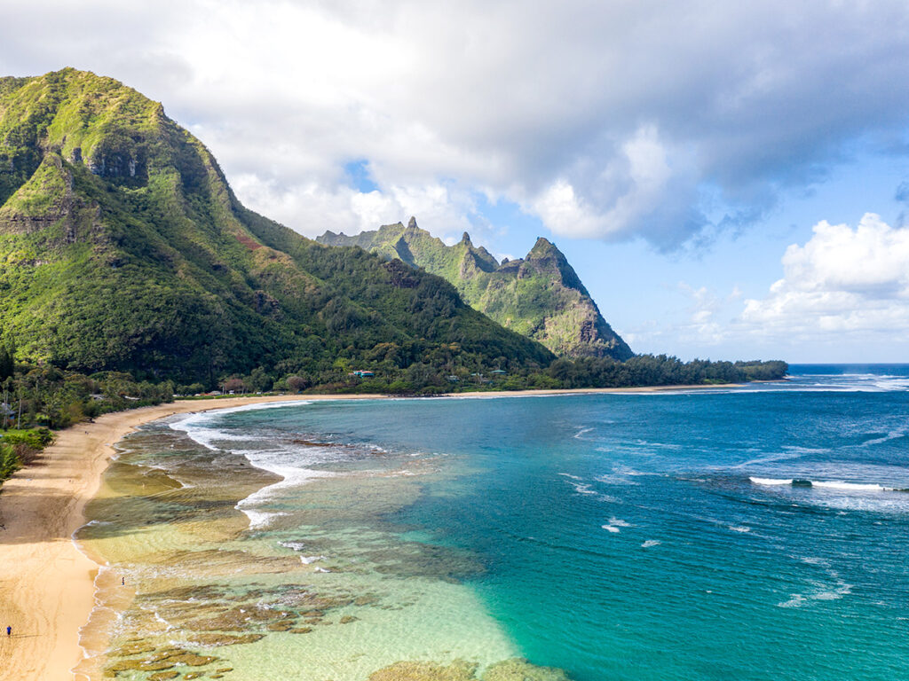 Tunnels Beach（トンネルズ ビーチ）