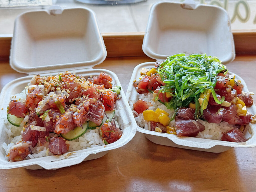 ハワイアンソルト+大根+きゅうり(左) & パイプライン+Sea weed salad、マンゴー、マカデミアナッツ(右)